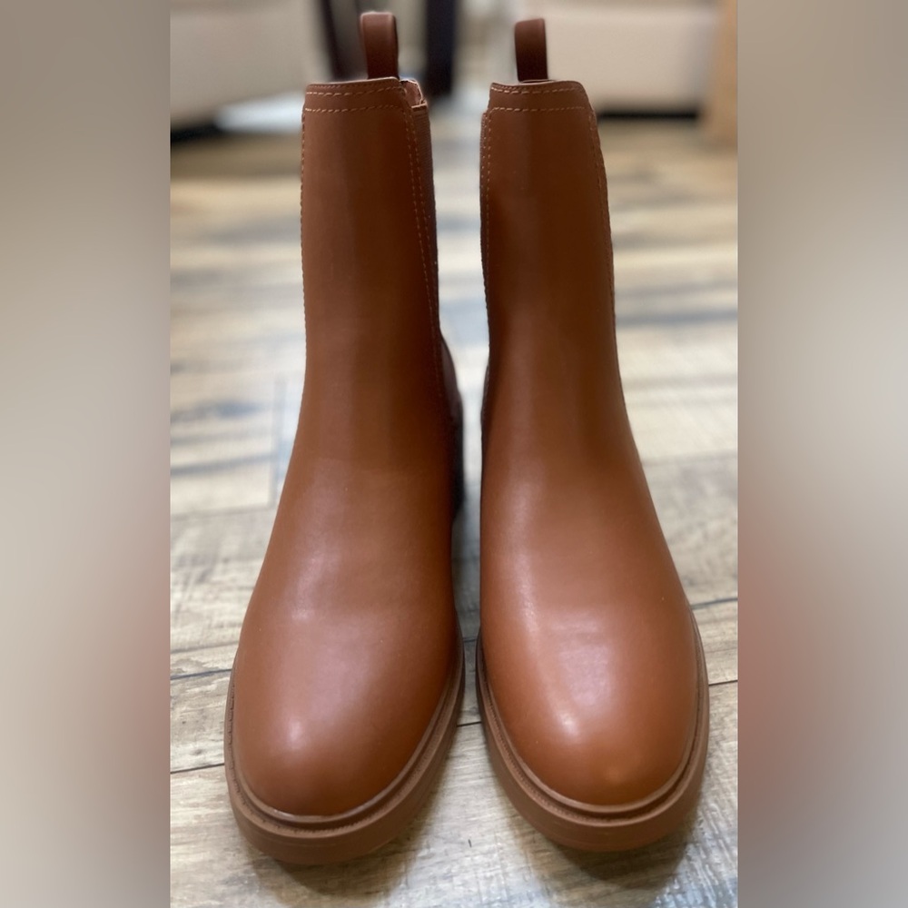 Just Fab brown boot